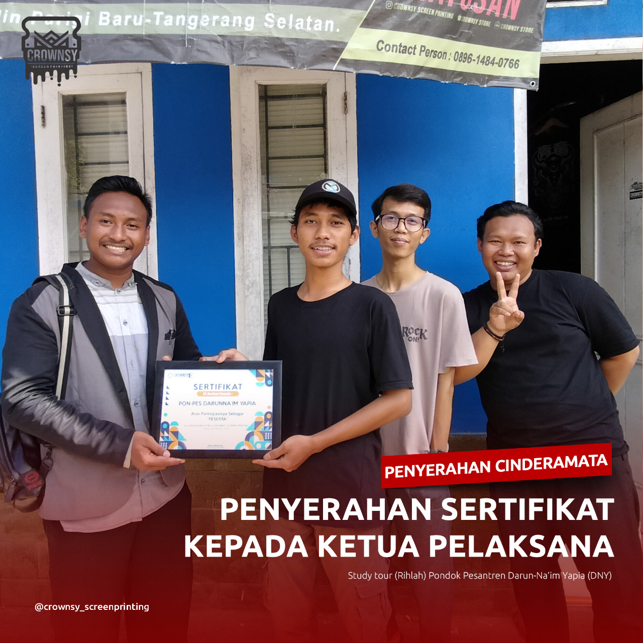Penyerahan Sertifikat Kepada Ketua Pelaksana Study Tour